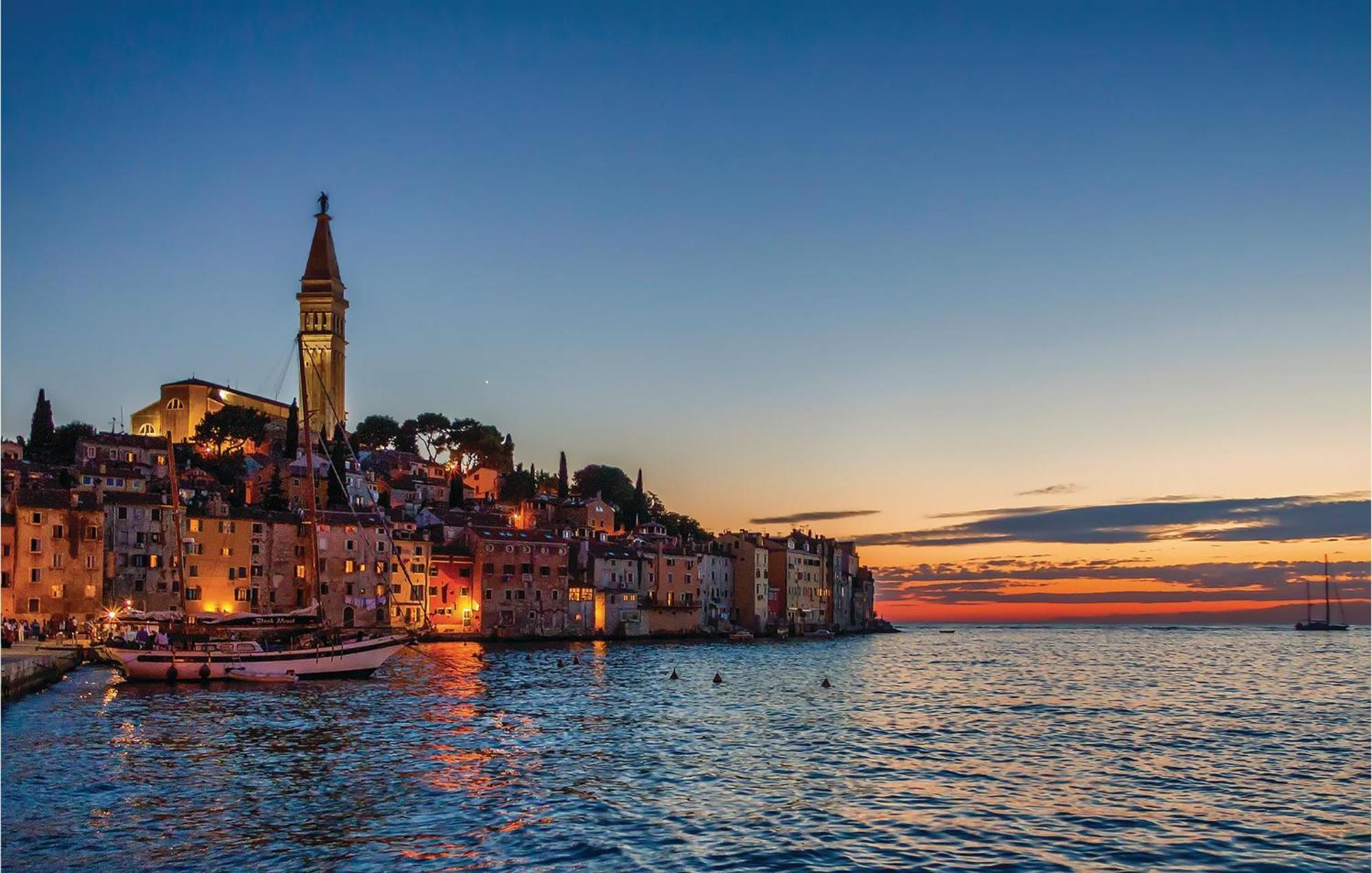 Lovely Apartment In Rovinj With Kitchen Dış mekan fotoğraf